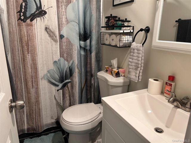 194 E Parkview Drive, Shirley, NY 11967