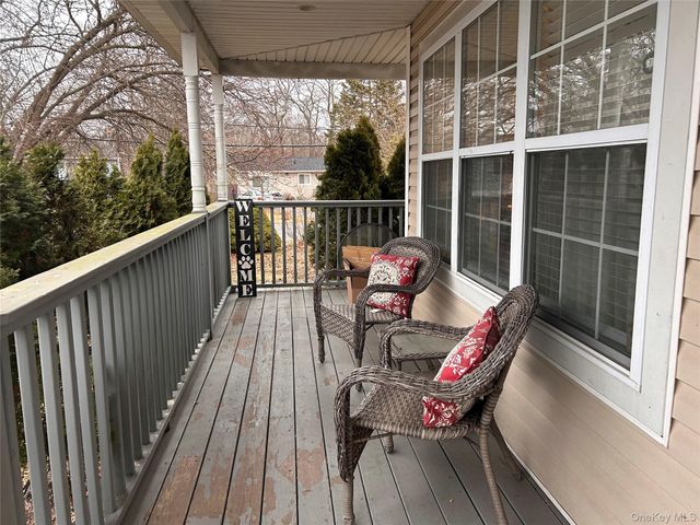 194 E Parkview Drive, Shirley, NY 11967