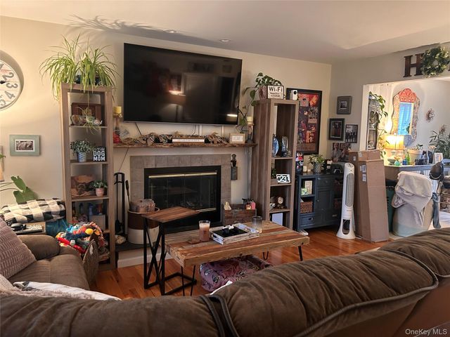 194 E Parkview Drive, Shirley, NY 11967