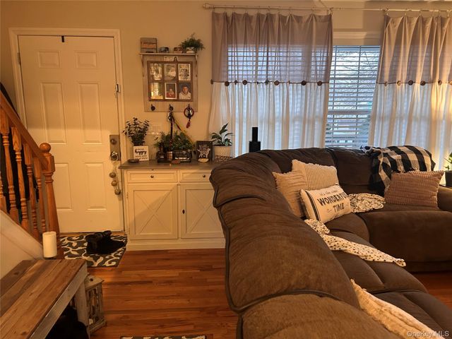 194 E Parkview Drive, Shirley, NY 11967