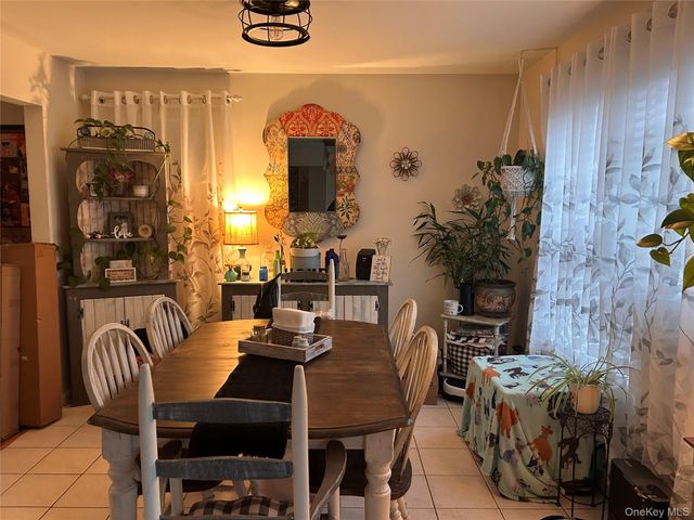 194 E Parkview Drive, Shirley, NY 11967