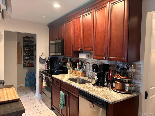 194 E Parkview Drive, Shirley, NY 11967