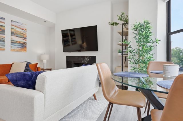 636 Beacon St 206, Boston, MA 02215