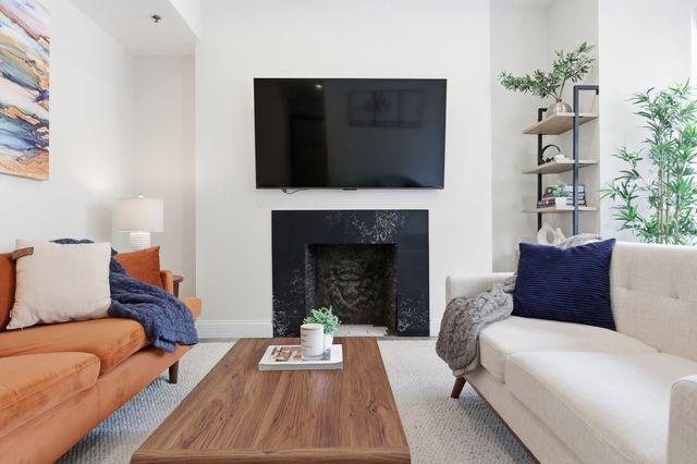 636 Beacon St 206, Boston, MA 02215