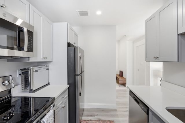 636 Beacon St 206, Boston, MA 02215