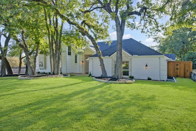 801 Highwoods Trail, Fort Worth, TX 76112