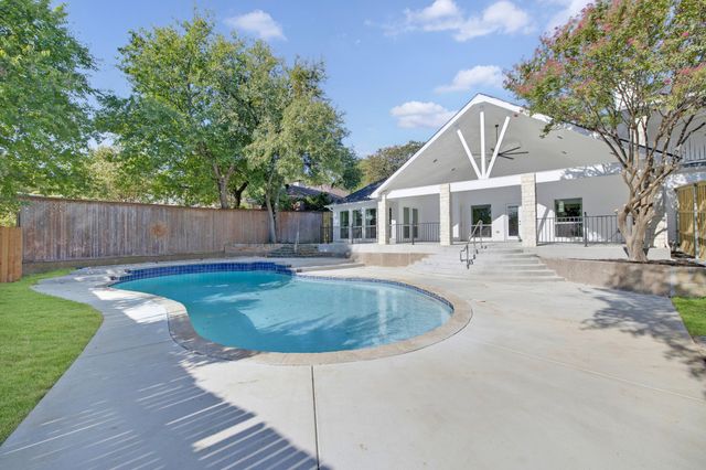 801 Highwoods Trail, Fort Worth, TX 76112