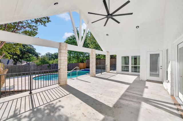 801 Highwoods Trail, Fort Worth, TX 76112
