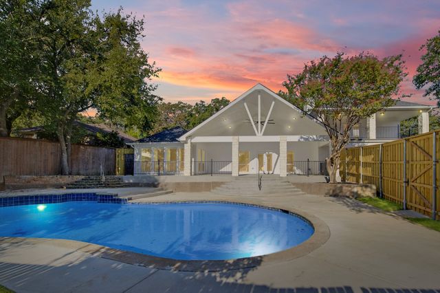 801 Highwoods Trail, Fort Worth, TX 76112