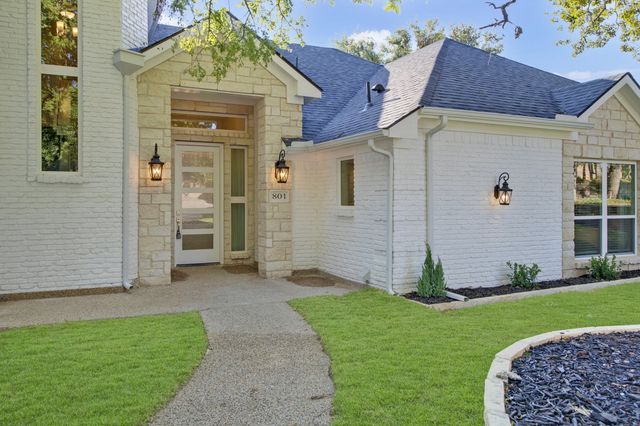 801 Highwoods Trail, Fort Worth, TX 76112