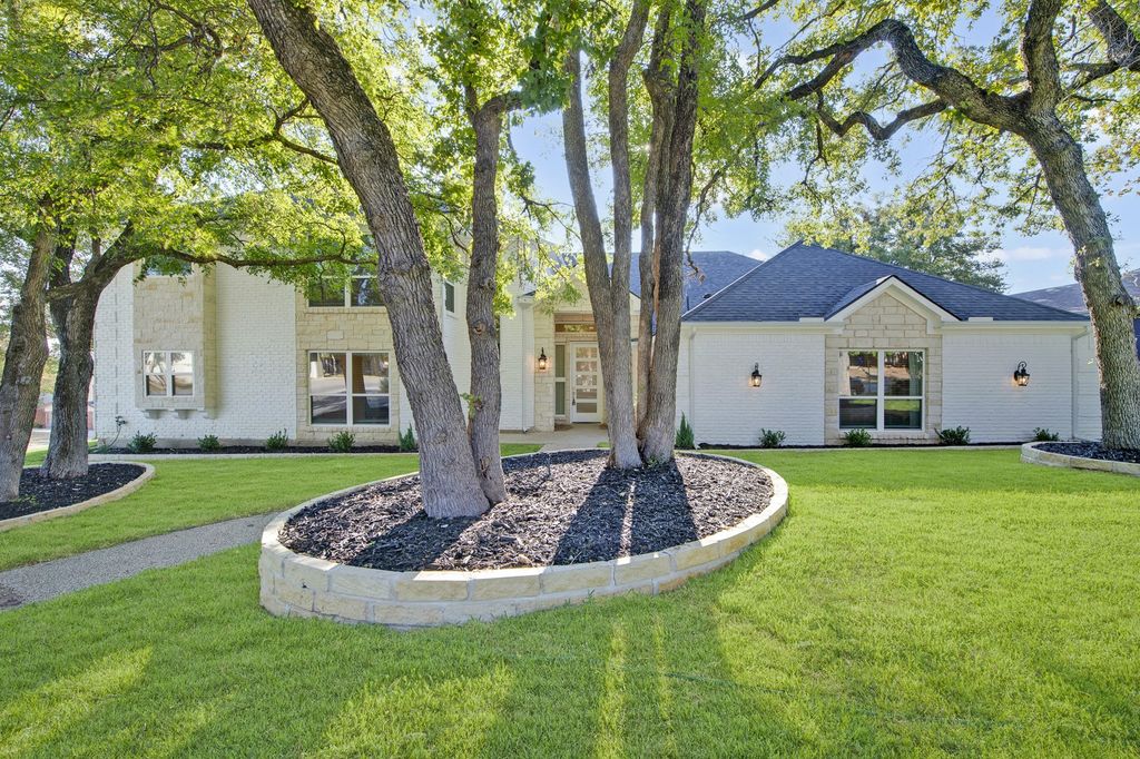 801 Highwoods Trail, Fort Worth, TX 76112 — photo 2