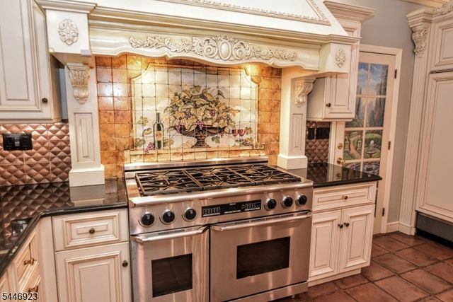 21 Baldwin Rd, Saddle River Boro, NJ 07458