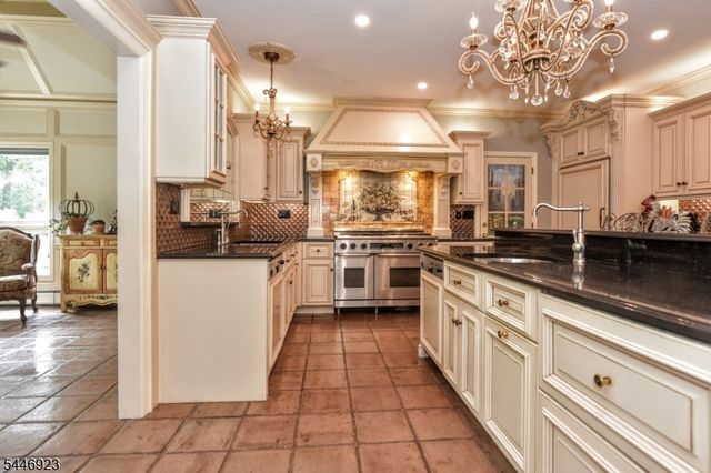 21 Baldwin Rd, Saddle River Boro, NJ 07458