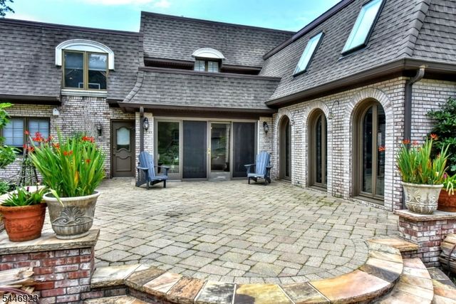 21 Baldwin Rd, Saddle River Boro, NJ 07458