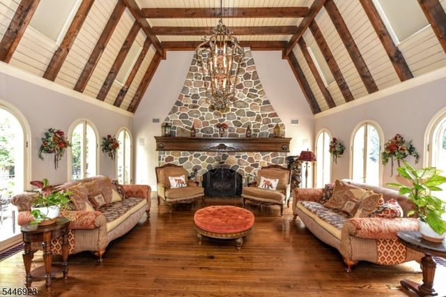 21 Baldwin Rd, Saddle River Boro, NJ 07458