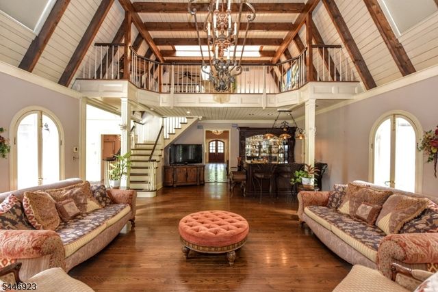 21 Baldwin Rd, Saddle River Boro, NJ 07458