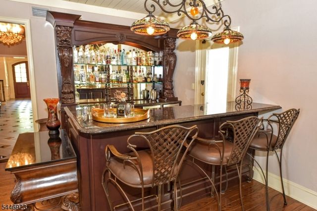 21 Baldwin Rd, Saddle River Boro, NJ 07458