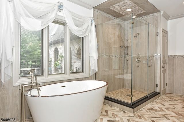 21 Baldwin Rd, Saddle River Boro, NJ 07458
