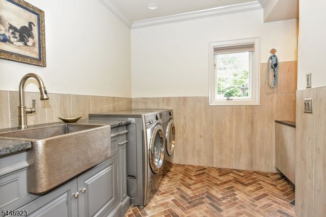21 Baldwin Rd, Saddle River Boro, NJ 07458