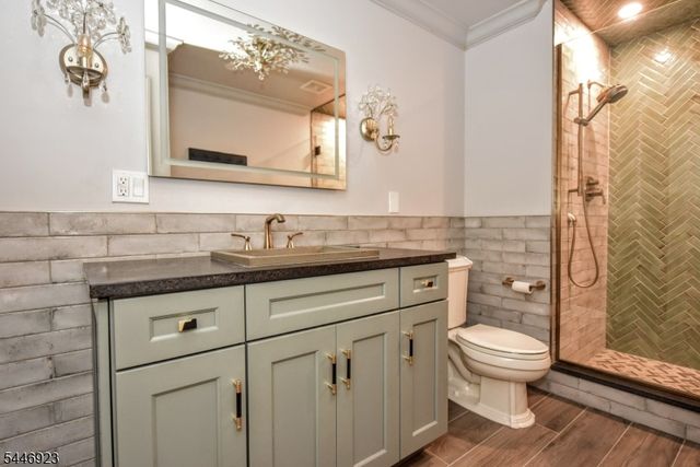 21 Baldwin Rd, Saddle River Boro, NJ 07458