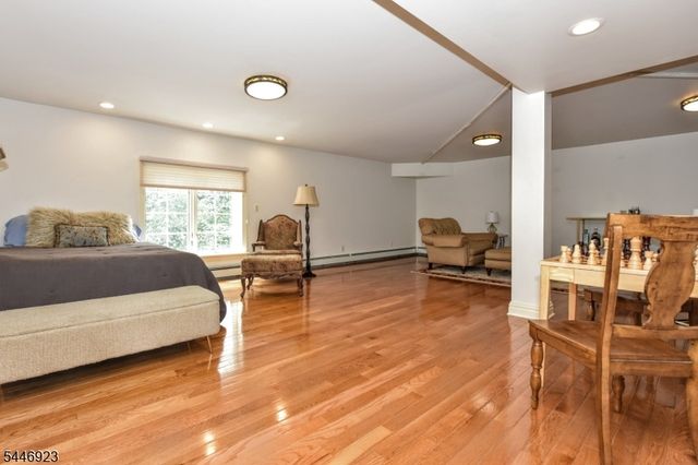 21 Baldwin Rd, Saddle River Boro, NJ 07458