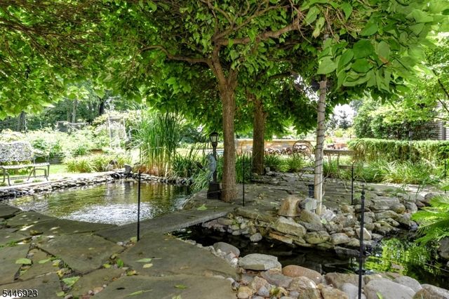 21 Baldwin Rd, Saddle River Boro, NJ 07458