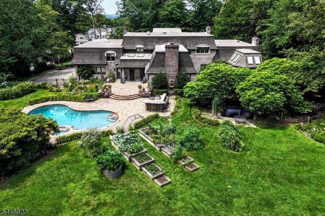21 Baldwin Rd, Saddle River Boro, NJ 07458