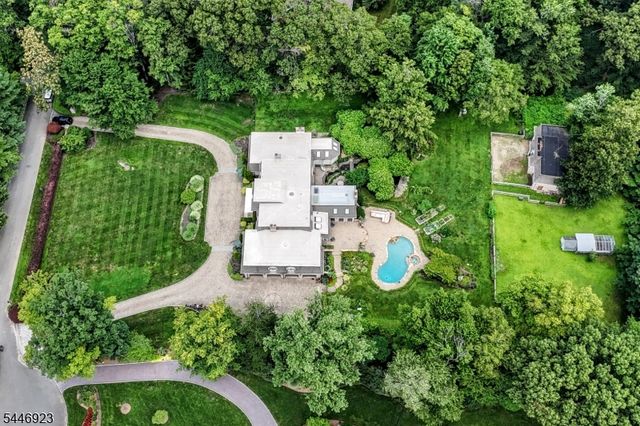 21 Baldwin Rd, Saddle River Boro, NJ 07458