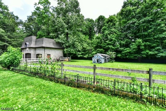 21 Baldwin Rd, Saddle River Boro, NJ 07458