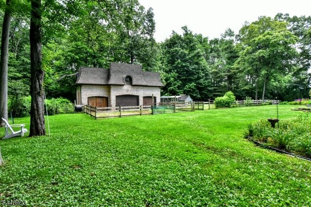 21 Baldwin Rd, Saddle River Boro, NJ 07458