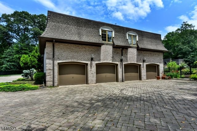 21 Baldwin Rd, Saddle River Boro, NJ 07458