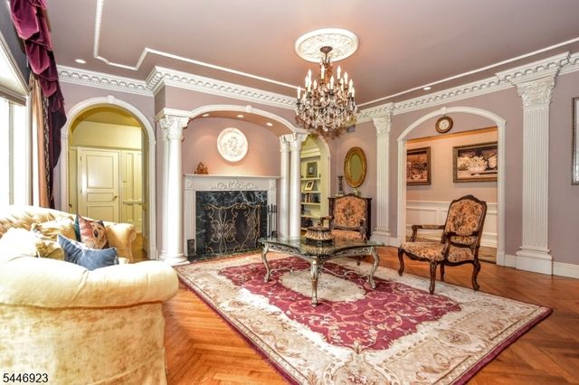 21 Baldwin Rd, Saddle River Boro, NJ 07458