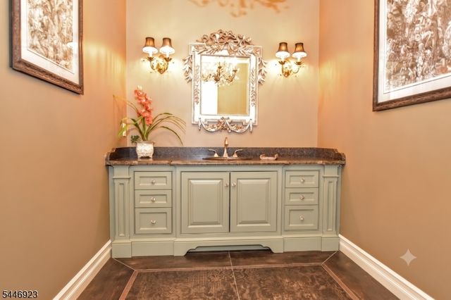 21 Baldwin Rd, Saddle River Boro, NJ 07458