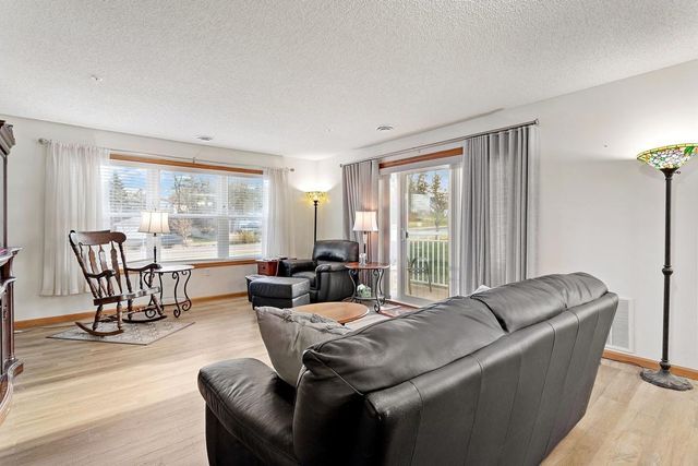 2231 Penn Place 201, North Saint Paul, MN 55109