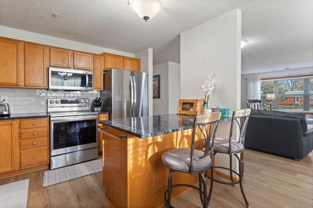 2231 Penn Place 201, North Saint Paul, MN 55109