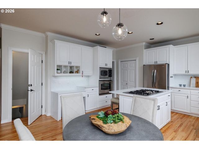 9711 Nw ENGLEMAN St, Portland, OR 97229