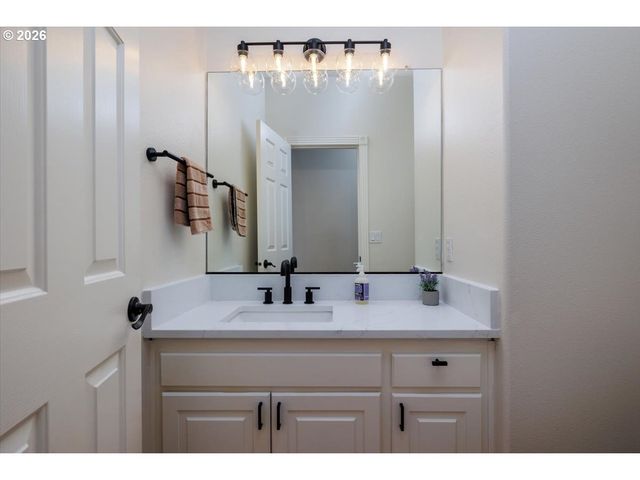 9711 Nw ENGLEMAN St, Portland, OR 97229