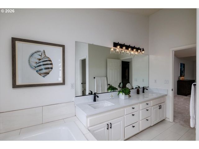 9711 Nw ENGLEMAN St, Portland, OR 97229