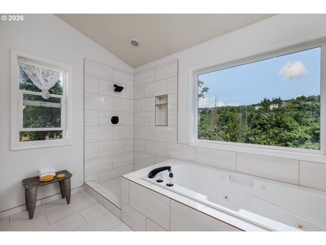 9711 Nw ENGLEMAN St, Portland, OR 97229