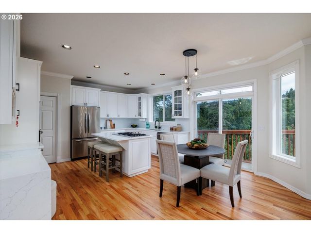 9711 Nw ENGLEMAN St, Portland, OR 97229