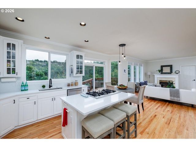 9711 Nw ENGLEMAN St, Portland, OR 97229