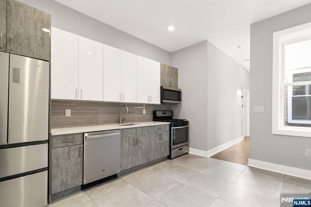 21 Hancock Avenue 3, Jersey City, NJ 07307