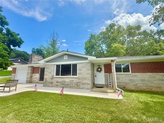 65 E Lakewood Drive, Fenton, MO 63026
