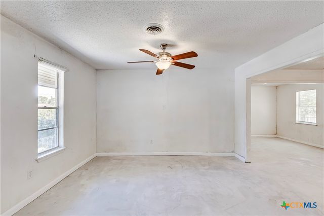 907 Curry Avenue, Copperas Cove, TX 76522