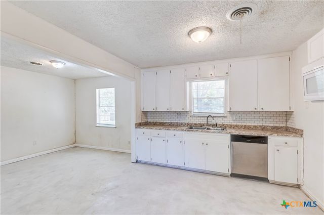 907 Curry Avenue, Copperas Cove, TX 76522