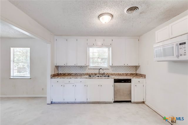 907 Curry Avenue, Copperas Cove, TX 76522