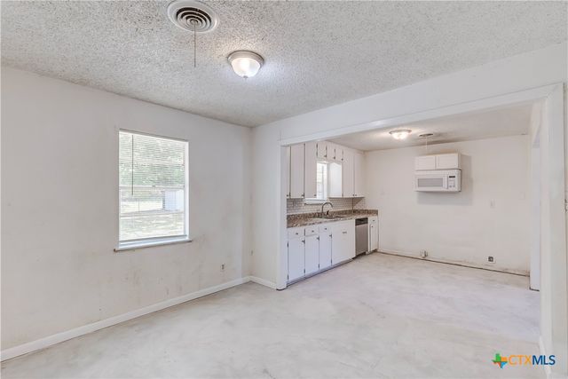 907 Curry Avenue, Copperas Cove, TX 76522