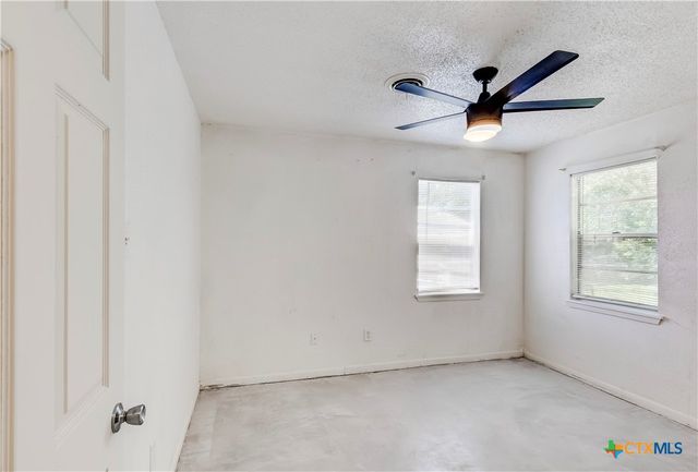 907 Curry Avenue, Copperas Cove, TX 76522