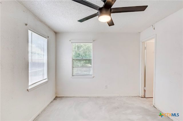 907 Curry Avenue, Copperas Cove, TX 76522