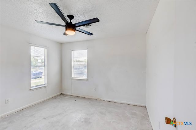 907 Curry Avenue, Copperas Cove, TX 76522